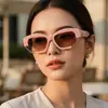 Óculos de Sol Quadrados Estilo Europeu e Americano Personalizados de Alta Qualidade com Design Cat-Eye, Modernos e Versáteis para Viagens ao Ar Livre, Proteção Solar para Mulheres, Óculos de Sol Transfronteiriços