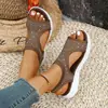 Ropa de exterior casual de verano transfronteriza europea y americana Sandalias de punta abierta con suela gruesa para mujer Sandalias de playa con pedrería Tacones de cuña Venta al por mayor Tallas grandes