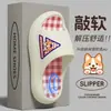 Pantuflas de mujer con bloques de color para el verano de 2026, nuevas sandalias lindas de dibujos animados de EVA para interior, hogar, baño, antideslizantes para mujer