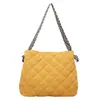 Bolso de Hombro Acolchado Grande de Capacidad Simple Estilo Japonés para Mujer Otoño 2025 Versátil Casual Algodón Bolso Tote de Alta Gama