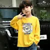 Camiseta casual para crianças mais velhas, top versátil, estilo celebridade da internet da moda, novo modelo primavera/outono, design de desenho animado legal e estiloso, manga longa de algodão puro para meninos
