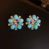 Aretes de Aguja Plateada con Diamantes y Diseño Redondo Irregular, Estilo Vintage, Lujo Ligero y Sensación de Alta Gama