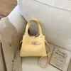 Bolso de Mano y Bolso Cruzado de Gama Alta de Nicho para Mujer, Nuevo Estilo Coreano 2026, Colgante Lindo, Bolso Versátil y de Moda para el Día a Día