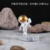 Soporte creativo para teléfono móvil de astronauta decoración de escritorio regalo de vacaciones para estudiantes decoración de manualidades de resina venta al por mayor