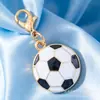 Colgante para llavero de aleación esmaltada con tema de fútbol, cierre de mosquetón, dijes de zapato de fútbol y jersey, accesorio para bolsa, al por mayor
