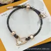 [Novidades Contínuas] Pulseira Cruzada Nova de Alta Qualidade Réplica Lv Letra V com Etiquetas, Artesanato de Ponta Atacado