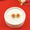 Tienda de Oro Pendientes Chapados en Oro Mismo Estilo, Pendientes de Flor de Cinco Pétalos Completamente Incrustados de Diamantes de Lujo Ligero, Moda Diaria de Lujo Ligero, Simples y Versátiles para el Trabajo y el Uso Casual
