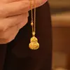 Colar de Cabacinha com Padrão de Flor de Pessegueiro Estilo Chinês para Mulheres, Novo Design Embossado Estilo Chinês, Colar com Pingente de Cabacinha Moda de Luxo Leve