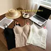 Camisola de encaje francés con copas incorporadas, una capa interior adelgazante y que realza la figura, perfecta como capa base o top, estilo 1036