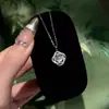 Nuevo collar colgante floral estilo chino para mujer, nuevo modelo 2026, cadena para la clavícula de lujo ligero y elegante, accesorio dulce y versátil