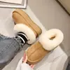 Botas de nieve de invierno para mujer del noreste, estilo nuevo, forradas de felpa y engrosadas, disponibles en tallas grandes 41-43, botines de suela gruesa, antideslizantes, diseño de meter, zapatos de algodón