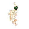 Broche Sentido Avanzado Moda de Nicho Estilo Coreano Perla de Agua Dulce Corsage para Mujer Pavo Real Creativo Elegante Ropa Accesorios de Ropa
