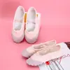 Sapatos de Dança Infantil Sapatilhas de Ballet Sapatos de Dança Corporal Sapatos Étnicos Masculinos e Femininos Sapatos de Yoga Sapatos de Prática Garra de Gato Sapatilhas de Ginástica Fábrica