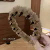 Faixa de Cabelo de Pelúcia Estampa de Leopardo Outono e Inverno para Mulheres 2025 Nova Coroa Alta Denteada Antiderrapante Especial para Lavar o Rosto Acessório de Cabelo