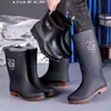 Botas de lluvia de suela de goma engrosada, botas de trabajo para hombre, antideslizantes y resistentes al desgaste, con forro de felpa, adecuadas para sitios de construcción, disponibles en estilos de corte alto, medio y bajo, impermeables