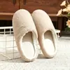 2026 Item Quente Transfronteiriço TEMU Novas Pantufas Femininas de Lã de Cordeiro com Biqueira Fechada Outono/Inverno, Pantufas de Casa Grossas Antiderrapantes de Pelúcia