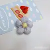 Tela de encaje Accesorios de flor tridimensional Flor de cinco pétalos rellena de algodón de colores Pasador para el pelo Materiales de decoración para bolsos y zapatos DIY