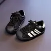 Tenis blancos para niños con puntera en forma de concha, versátiles y modernos, colección primavera/otoño 2026, zapatillas deportivas unisex con suelas suaves, zapatos casuales