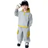Conjunto para Menino 2026 Nova Moda Primavera Estiloso e Tendência Moletom com Capuz para Bebê Conjunto Esportivo de Duas Peças para Primavera e Outono Infantil