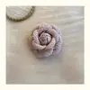 Broche de Camelia Estilo Francés Gama Alta Vintage Abuela Accesorio Hecho a Mano Pin para Abrigo Suéter Socialité Morado