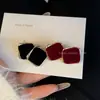 Pendientes Retro de Terciopelo Cuadrados con Aguja de Plata Nuevos para Otoño e Invierno para Mujer, Lujo Accesible, Gama Alta, Modernos, Pendientes Sencillos y Versátiles
