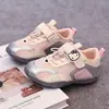 Zapatillas de Malla Transpirable para Niñas Modelo Otoño 2026 Zapatillas Casuales Antideslizantes de Suela Suave con Dibujos para Niñas Zapatillas Casuales Ligeras