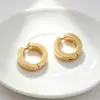 Versión coreana de anillo liso simple clip para oreja de acero de titanio sin agujero en la oreja pendientes para hombre y mujer accesorios para oreja de moda Joker fabricantes de accesorios para oreja