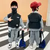 Conjunto Esportivo Masculino Primavera e Outono 2026 Novo Estiloso Conjunto de Duas Peças Infantil para Crianças Maiores, Vestuário Infantil para Comércio Exterior, Exclusivo para Vendas Transfronteiriças