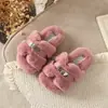 Novas Pantufas Peludas para Meninas Outono/Inverno 2026, Modernas para Usar ao Ar Livre, Fivela de Metal, Confortáveis e Quentes, Pantufas de Algodão para Bebê