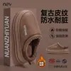 Pantuflas de Algodón PU Retro para Hombres y Mujeres, Otoño/Invierno Hogar Interior Antideslizantes Cálidas Suela Gruesa Elevadoras Uso Exterior Pantuflas de Felpa Venta al por Mayor