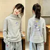 Camiseta Base Feminina de Veludo Alemão Dupla Face Outono/Inverno Novo Estilo Bebê Listrada Gola Meia-alta Top Outono/Inverno Roupa Íntima Manga Longa