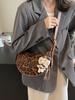 Bolso pequeño con estampado de leopardo vintage para mujer, otoño e invierno 2024, nuevo bolso de hombro, estilo occidental, bandolera de alta gama.