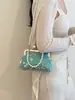 Bolso de mano para mujer al por mayor transfronterizo con flores bordadas y perlas, bolso de mano con forma de concha, modelo 2026, bolso de hombro con cadena y flecos, bolso cruzado