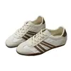 Zapatillas deportivas de cuero suave para mujer, ligeras, de suela blanda, versátiles, favorecedoras para el pie, zapatillas casual de moda, nuevo modelo 2026, zapatos deportivos blancos
