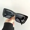 Nuevas gafas de sol de moda estilo europeo y americano transfronterizo, marco cuadrado personalizado de alta gama, patillas irregulares, adelgazantes
