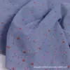 Tela de Mezclilla Lavada con Sal con Estampado Floral de Rosas Pequeñas para Ropa, Vestidos y Bolsos, Mismo Estilo que el de Lucy