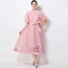 Foto Real de um Vestido Romântico Estilo Francês com Bordado Floral Tridimensional, Gola Alta, Mangas Longas, Acinturado, Vestido Elegante e Emagrecedor de Corte A
