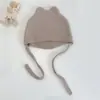 Gorro de bebé de otoño e invierno con correa coreana, gorro protector para las orejas, gorro de punto cálido para bebé, gorro de lana para bebé.