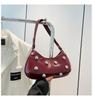 Bolso de mujer de moda con personalidad y remaches de tendencia europea y americana 2025, nuevo bolso de mano coreano para axilas, bolso de hombro de moda