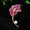 Broche de Lirio de Calas Esmaltado Transparente, Corsage de Perla de Agua Dulce con Pétalos de Brillo Graduado, Fuente de Suministro de Accesorios Artísticos para Viajeros