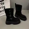 Botas plataforma estilosas de estilo britânico para mulheres, nova coleção outono 2026, projetadas para fazer mulheres baixinhas parecerem mais magras, altura até a panturrilha média e botas de montaria curtas