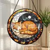 Gato laranja dormindo cruzado pingente de vidro colorido ornamento de vidro para pendurar em casa decoração de janela apanhador de sol para jardim
