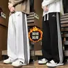 2026 Inverno Novo Estilo de Rua Americano Calça de Moletom Reta com Três Listras Mais Veludo Quente Calças Casuais Esportivas Modernas Calças Longas