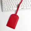 Etiquetas de equipaje de cuero de alta calidad y estilo. Disponible en varios colores. Etiquetas de equipaje de piel sintética con una tarjeta transparente de información de privacidad. Accesorios para equipaje