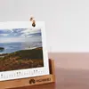 Calendário de Mesa Flip em Acrílico 2027 Base de Madeira Sólida Argola Metálica Impressão de Logotipo da Empresa Calendário Mensal de Mesa para Escritório