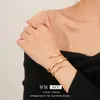 Pulsera de Anillo Abierto con Línea Geométrica Ancha, Estilo Minimalista Único y Audaz, Joyería Versátil de Nicho Inspirada en Diseñadores