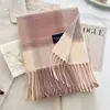Bufanda de Cuadros Contrastantes con Gradiente de Atmósfera de Alta Gama Coreana para Mujer en Otoño e Invierno Estilo Nuevo Estilo Extranjero Bufanda Cálida y Resistente al Frío