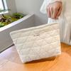 Nueva Bolsa de Maquillaje de Celebridad de Internet 2024 de Alto Valor, Lujo Ligero, Bolsa Portátil para Almacenamiento de Artículos de Tocador de Viaje, Bolsa Portátil para Retoques de Productos de Cuidado de la Piel