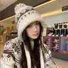 Fábrica de Gorro Tejido Fair Isle con Copos de Nieve de Poliéster Gorro para Protección de Orejas a Prueba de Frío para Exteriores Venta al por Mayor Otoño e Invierno Día de Nieve Gorro Cálido con Pompón