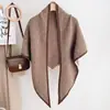 Bufanda Triangular Gruesa de Punto de Color Sólido Estilo Retro Coreano para Mujer en Otoño e Invierno, Cálida, Sencilla y Versátil, Bufanda Exterior y Bufanda para el Cuello